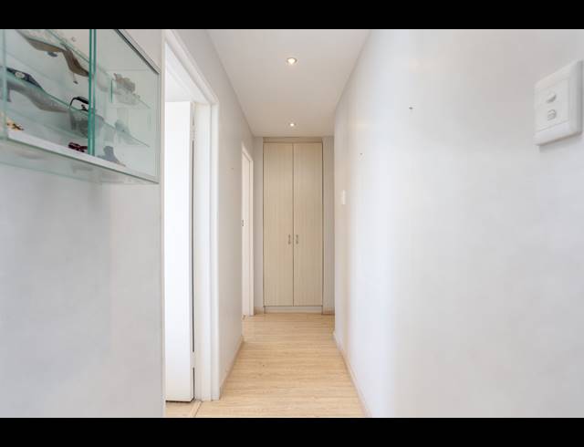 2 BEDROOM APARTMENT TO LET IN SEA POINT